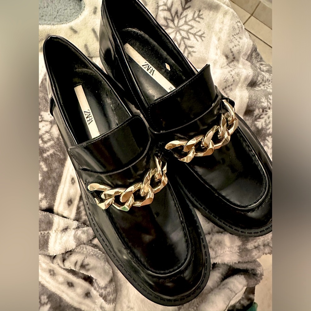 ZARA chunky lugsole loafers with chain detail